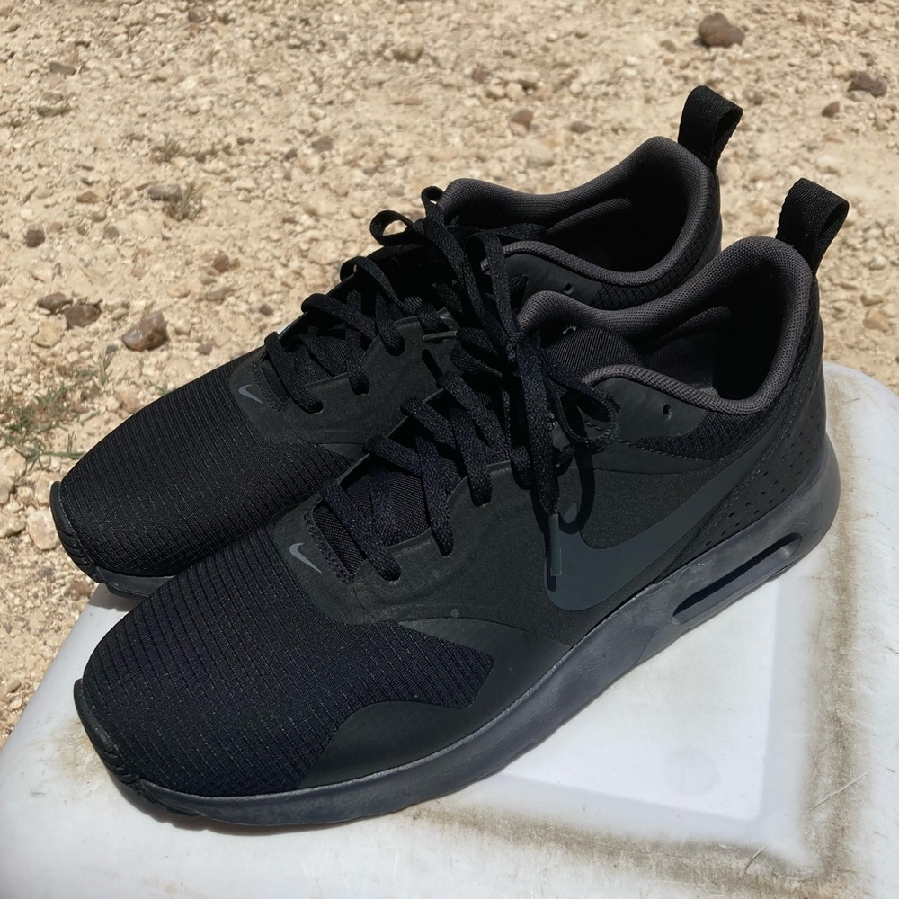 NIKE | Mens size 10 black sneakers